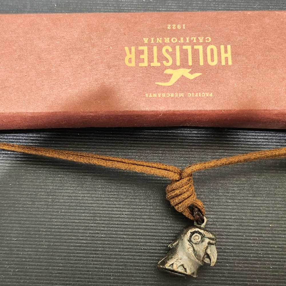 1 of HOLLISTER EAGLE NECKLACE NWOT